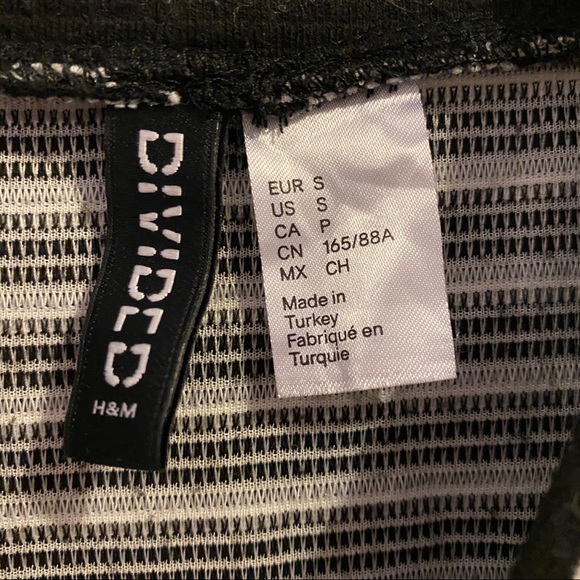 H&M Black n White Top - Picture 3 of 3